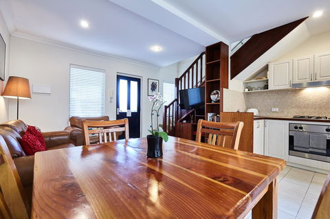 Fremantle Townhouse Unit 6 - Your Accommodation 0