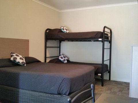 Mandurah Foreshore Motel - Your Accommodation 11
