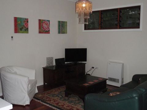 Gypsy Cottage - Your Accommodation 3