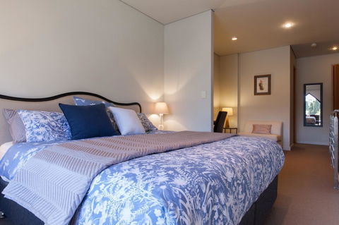 Cloisters - Your Accommodation 10