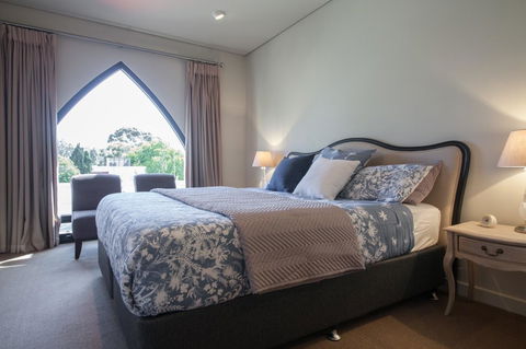 Cloisters - Your Accommodation 11