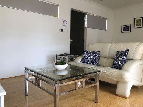 Gerring Court With Free 1 Car Bay Parking - Your Accommodation 14