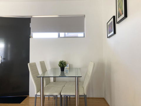 Gerring Court With Free 1 Car Bay Parking - Your Accommodation 15