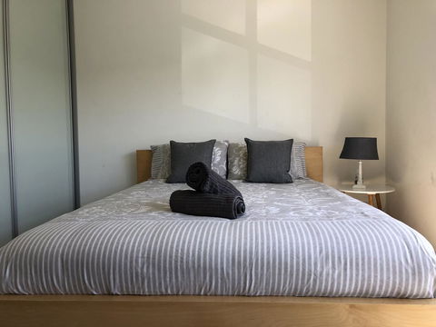 Gerring Court With Free 1 Car Bay Parking - Your Accommodation 0