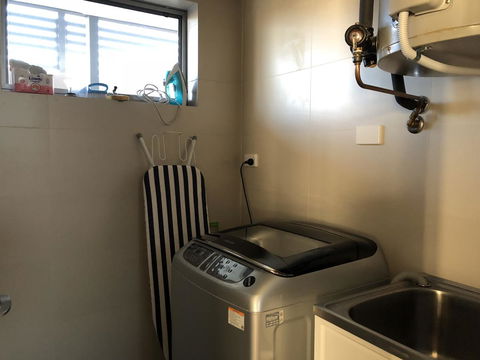 Gerring Court With Free 1 Car Bay Parking - Your Accommodation 16