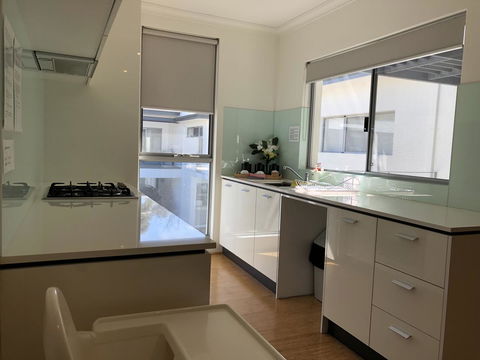 Gerring Court With Free 1 Car Bay Parking - Your Accommodation 11