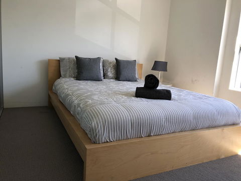 Gerring Court With Free 1 Car Bay Parking - Your Accommodation 1