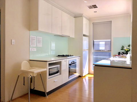 Gerring Court With Free 1 Car Bay Parking - Your Accommodation 9