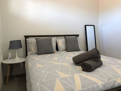 Gerring Court With Free 1 Car Bay Parking - Your Accommodation 5