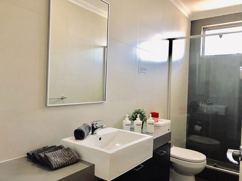 Gerring Court With Free 1 Car Bay Parking - Your Accommodation 6