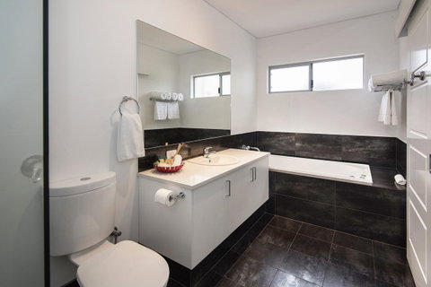 Churchill Studios - Your Accommodation 4
