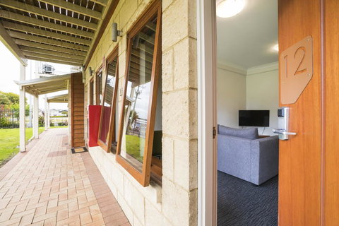 Nightcap At The Ship Inn - Your Accommodation 20