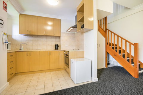 Nightcap At The Ship Inn - Your Accommodation 24