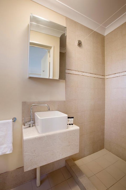 Nightcap At The Ship Inn - Your Accommodation 3