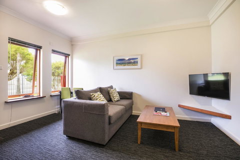 Nightcap At The Ship Inn - Your Accommodation 1