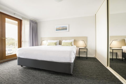 Nightcap At The Ship Inn - Your Accommodation 17