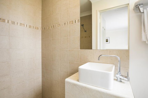 Nightcap At The Ship Inn - Your Accommodation 27