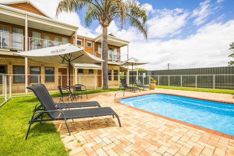 Nightcap At The Ship Inn - Your Accommodation 15