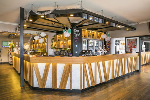 Nightcap At The Ship Inn - Your Accommodation 8