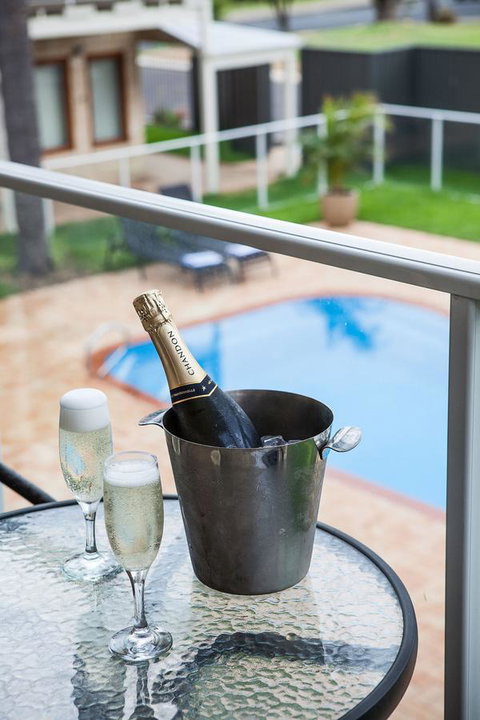 Nightcap At The Ship Inn - Your Accommodation 40