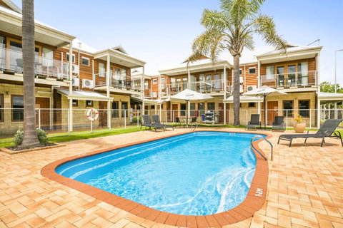 Nightcap At The Ship Inn - Your Accommodation 5