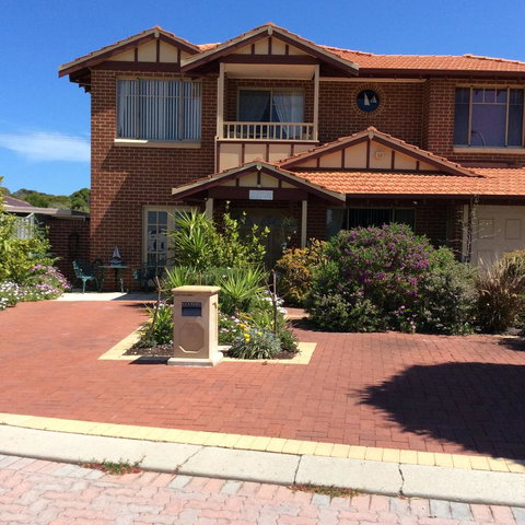 Crossland House - Your Accommodation 10