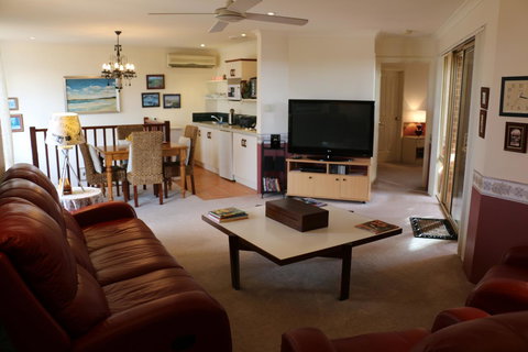 Crossland House - Your Accommodation 19