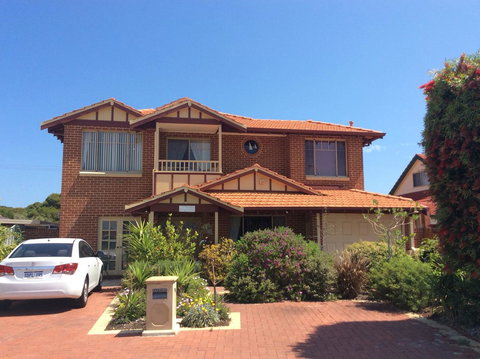 Crossland House - Your Accommodation 0