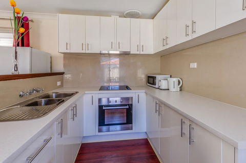 Brilliant, Neat, Convenient, Family-friendly House - Your Accommodation 5