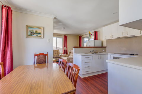 Brilliant, Neat, Convenient, Family-friendly House - Your Accommodation 3