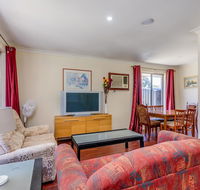 Brilliant neat convenient family-friendly house - Your Accommodation