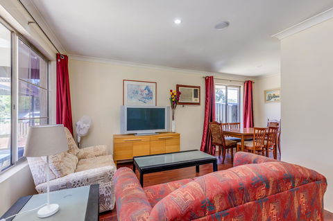 Brilliant, Neat, Convenient, Family-friendly House - Your Accommodation 0