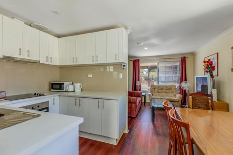 Brilliant, Neat, Convenient, Family-friendly House - Your Accommodation 4