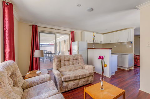 Brilliant, Neat, Convenient, Family-friendly House - Your Accommodation 7