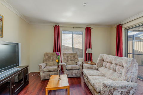 Brilliant, Neat, Convenient, Family-friendly House - Your Accommodation 6