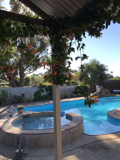Swan Valley Rest Cottage - Your Accommodation 22
