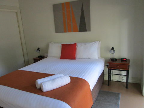 Breezes Apartments - Your Accommodation 5