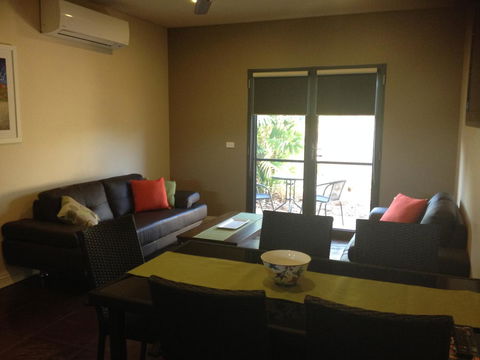 Breezes Apartments - Your Accommodation 2