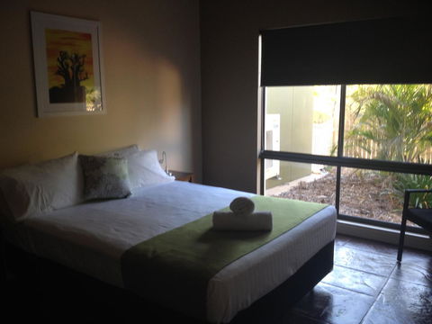 Breezes Apartments - Your Accommodation 3