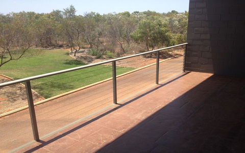 Breezes Apartments - Your Accommodation 4