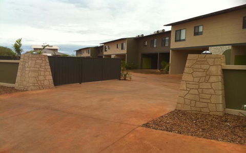 Breezes Apartments - Your Accommodation 6