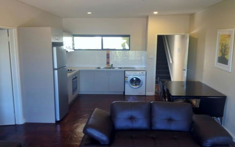 Breezes Apartments - Your Accommodation 9
