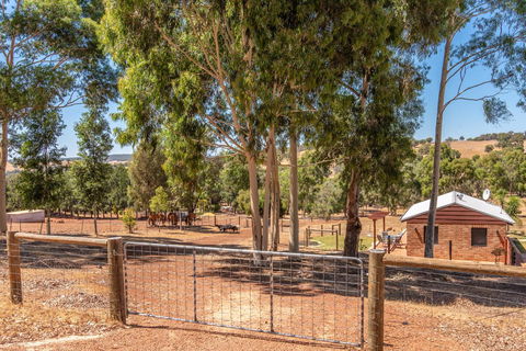 'Bindoon Valley Escape' Cottage - Your Accommodation 11