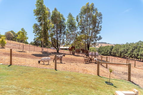 'Bindoon Valley Escape' Cottage - Your Accommodation 10