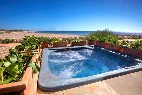 Mantarays Ningaloo Beach Resort - Your Accommodation 7