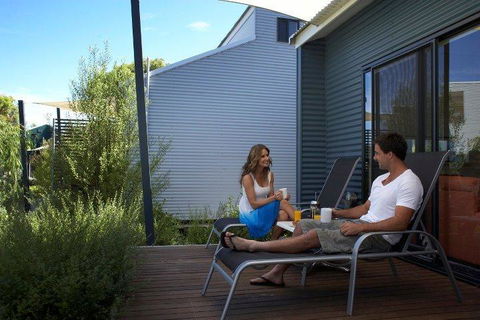 Footprints Preston Beach - Your Accommodation 15