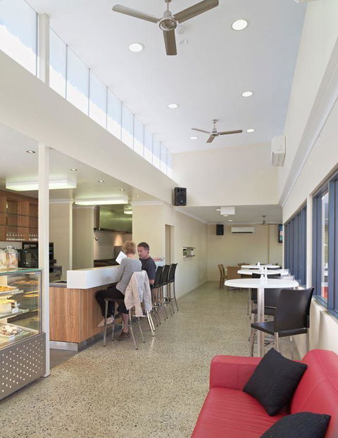 Footprints Preston Beach - Your Accommodation 14
