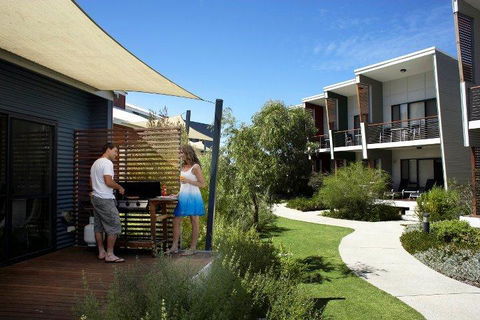 Footprints Preston Beach - Your Accommodation 6