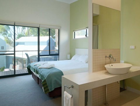 Footprints Preston Beach - Your Accommodation 21