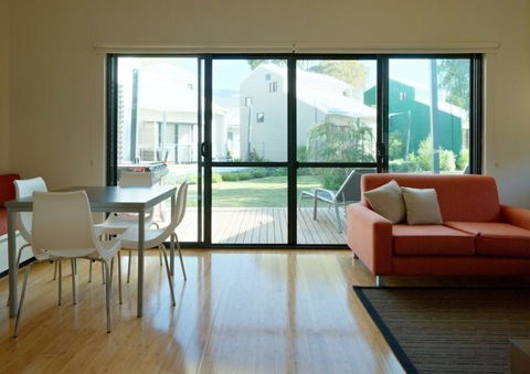 Footprints Preston Beach - Your Accommodation 19